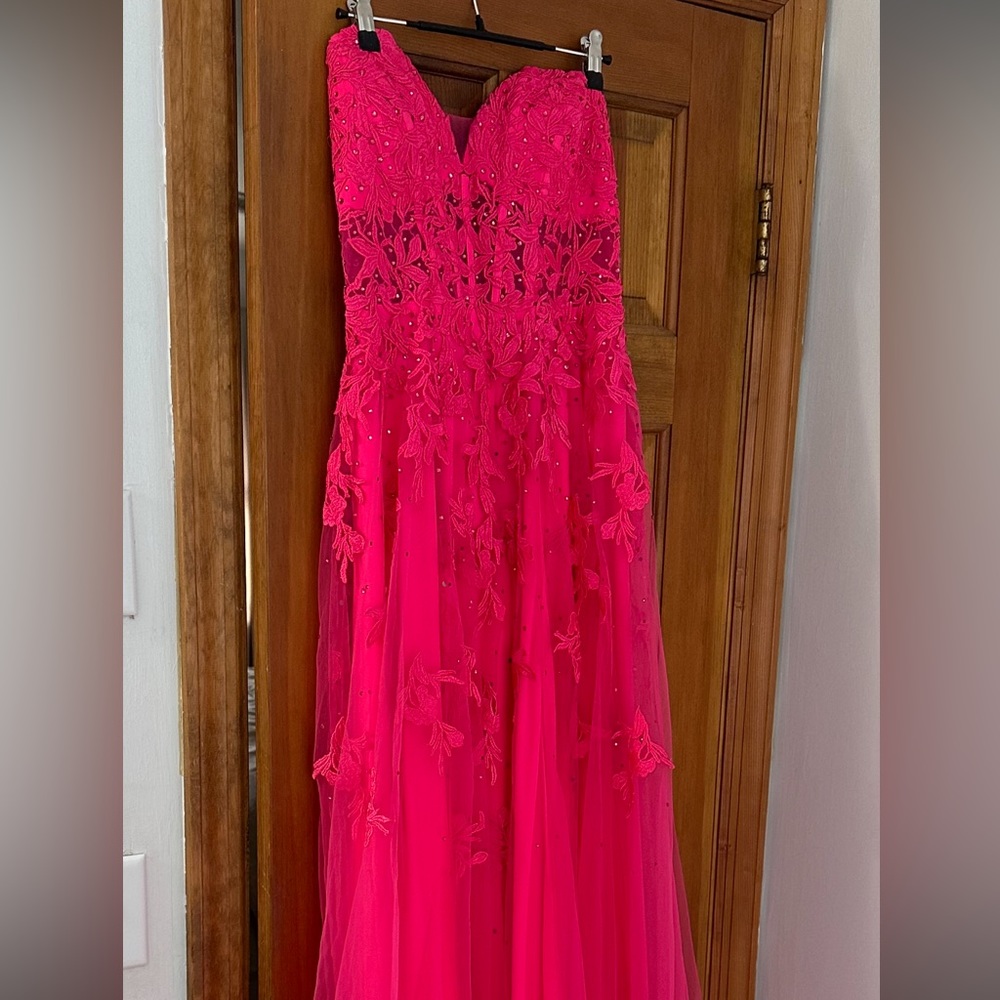 I am selling my prom dress from this year.
